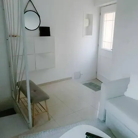 Apartment Charmante Petite Maison De Avec Balcon Frejus