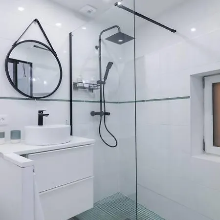 Charmante Petite Maison De Avec Balcon * Frejus