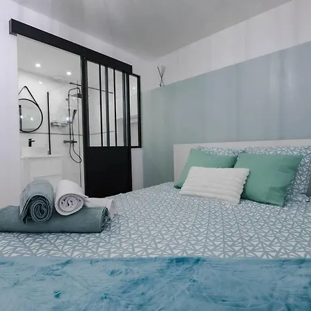 Charmante Petite Maison De Avec Balcon Apartment Frejus