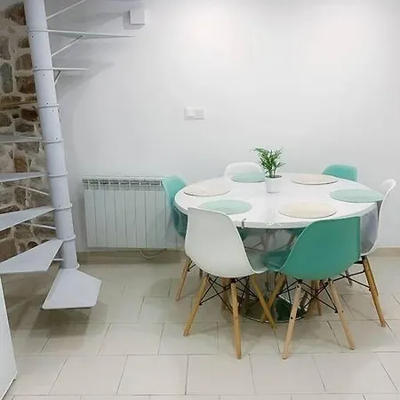 Charmante Petite Maison De Avec Balcon *