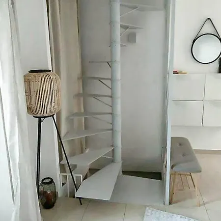 Charmante Petite Maison De Avec Balcon Apartment Frejus
